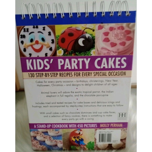 Kids' Party Cakes by Molly Perham 130 Step By Step Recipes For Every Occasion - Picture 7 of 9